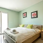 Sunrise - By Smarthomes Apartman *